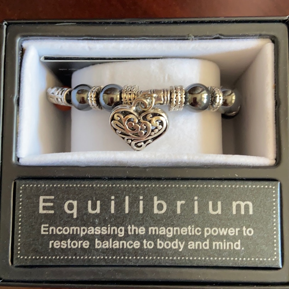 Magnet & Multi-Gem & Silver Heart Elastic Bracelet